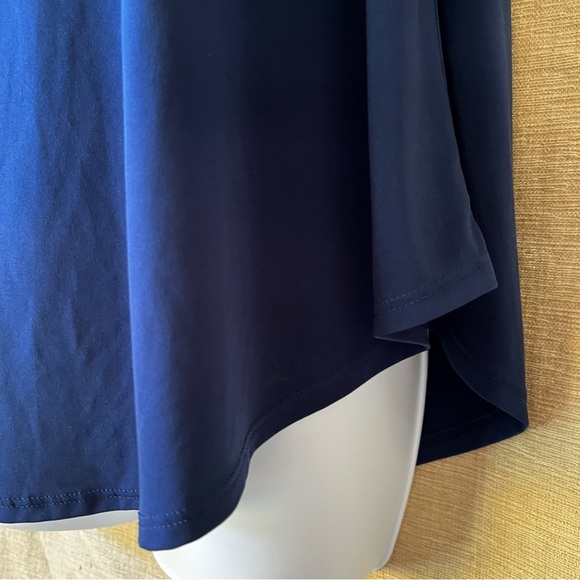 Chico’s flowing polyester Ultimate tee navy blue flared hem 00 XS / 2 lovely! 💕 - Picture 2 of 6